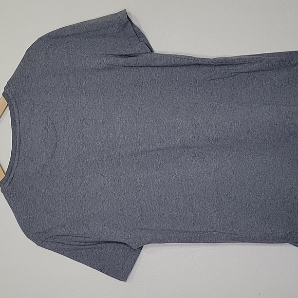 Calvin Klein Liquid Touch Gray t-shirt, Size M - Picture 8 of 9